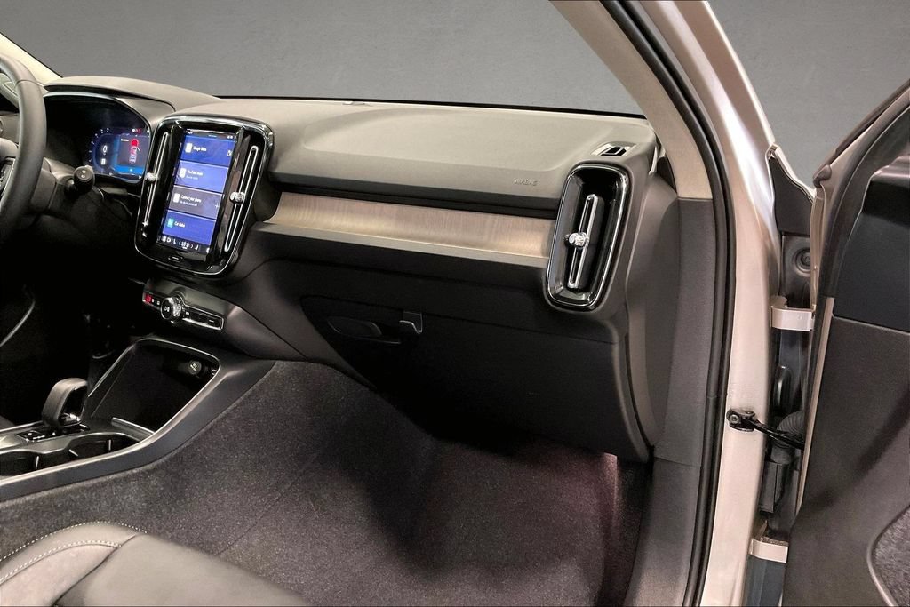Certified 2023 Volvo XC40 B5 Core w/ Convenience Package AWD/4WD image 27