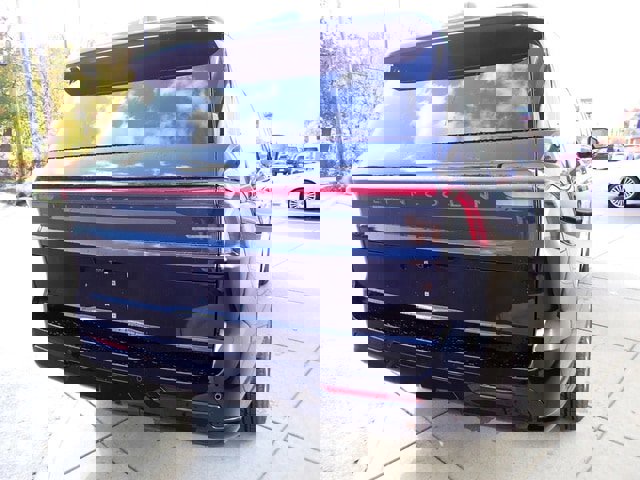 New 2025 Lincoln Navigator Reserve image 6