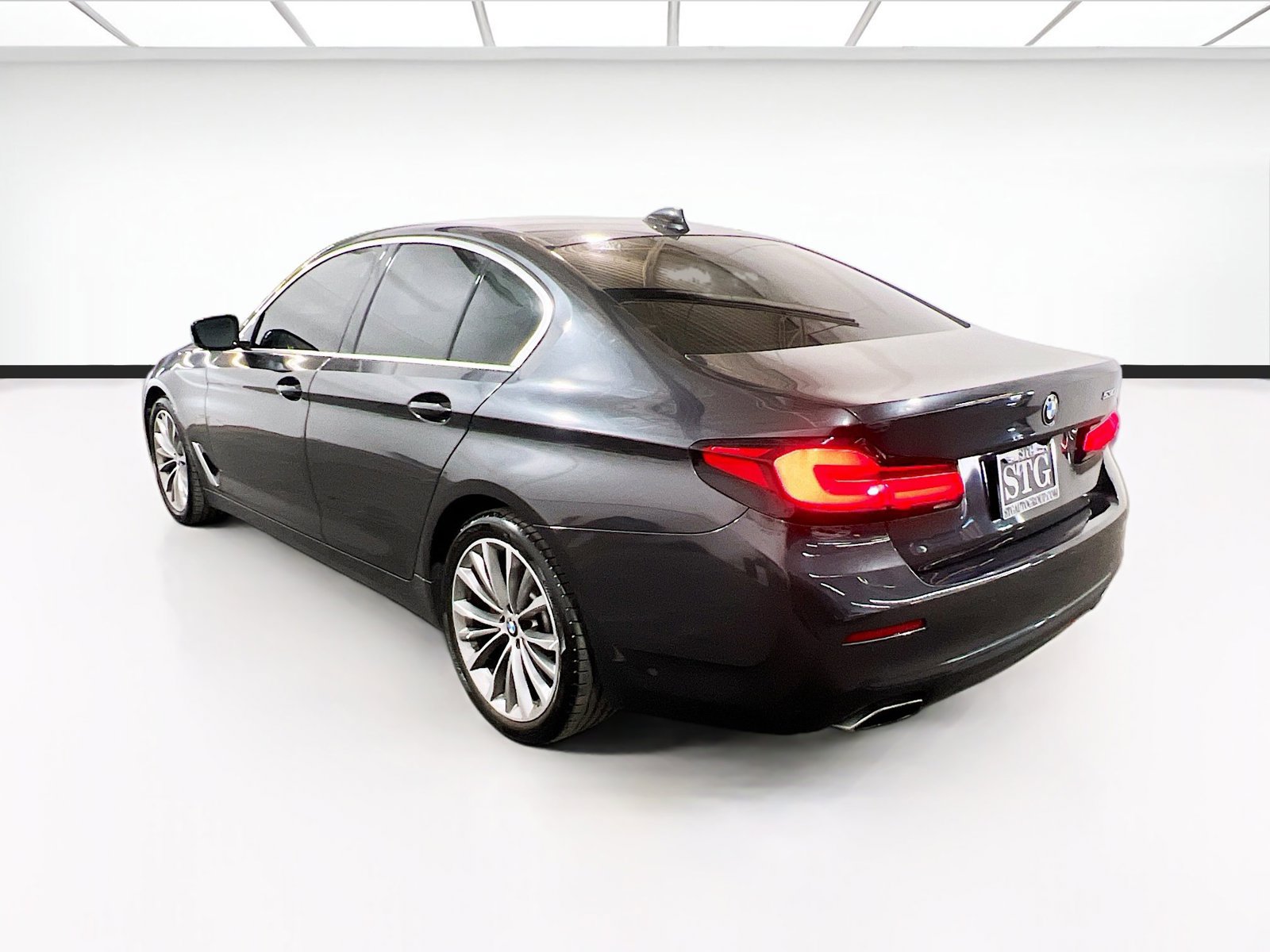 Used 2022 BMW 530i w/ Convenience Package RWD image 6