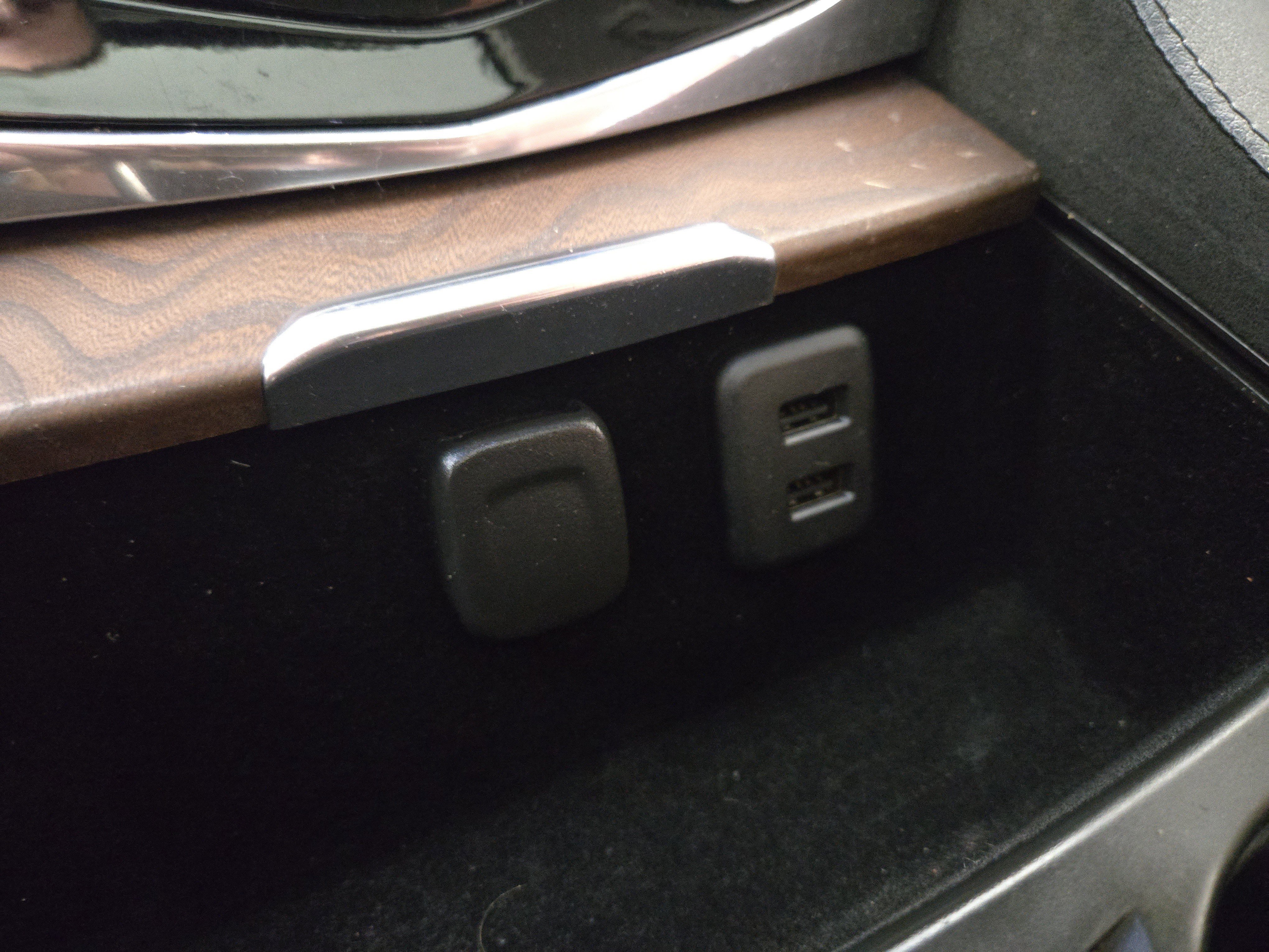 Used 2018 Cadillac Escalade Premium Luxury w/ LPO, Radiant Package image 29