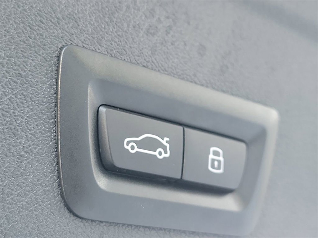 Used 2024 BMW X6 M Competition image 12