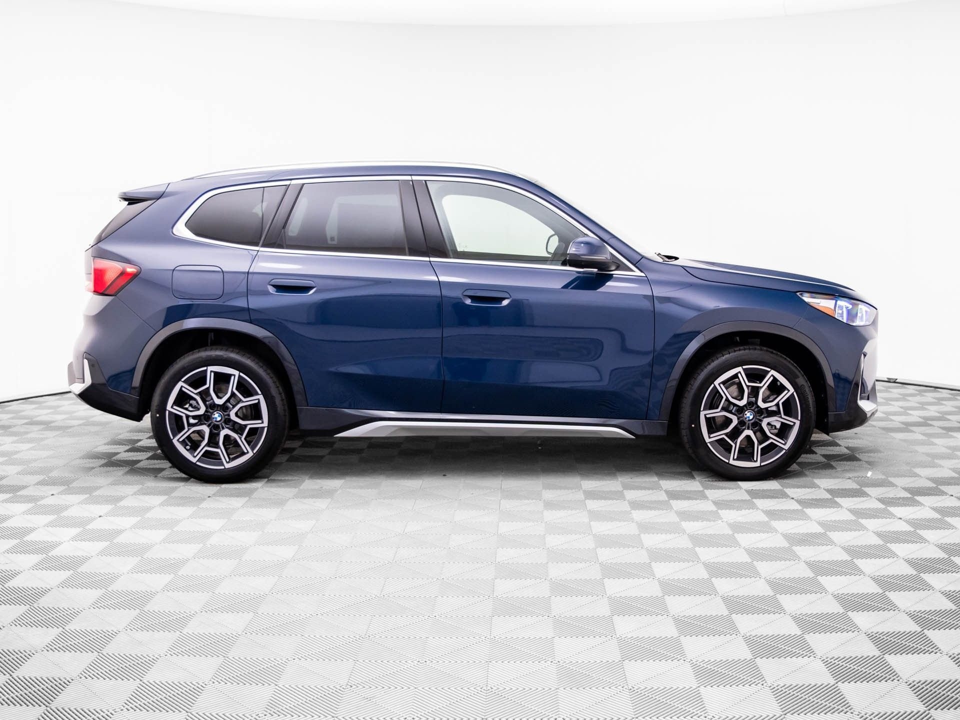New 2026 BMW X1 xDrive28i w/ Technology Package AWD/4WD image 8