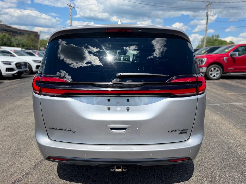 Used 2021 Chrysler Pacifica Limited w/ Uconnect Theater Family Group AWD/4WD image 7