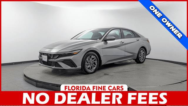 Used 2025 Hyundai Elantra Hybrid FWD image 1