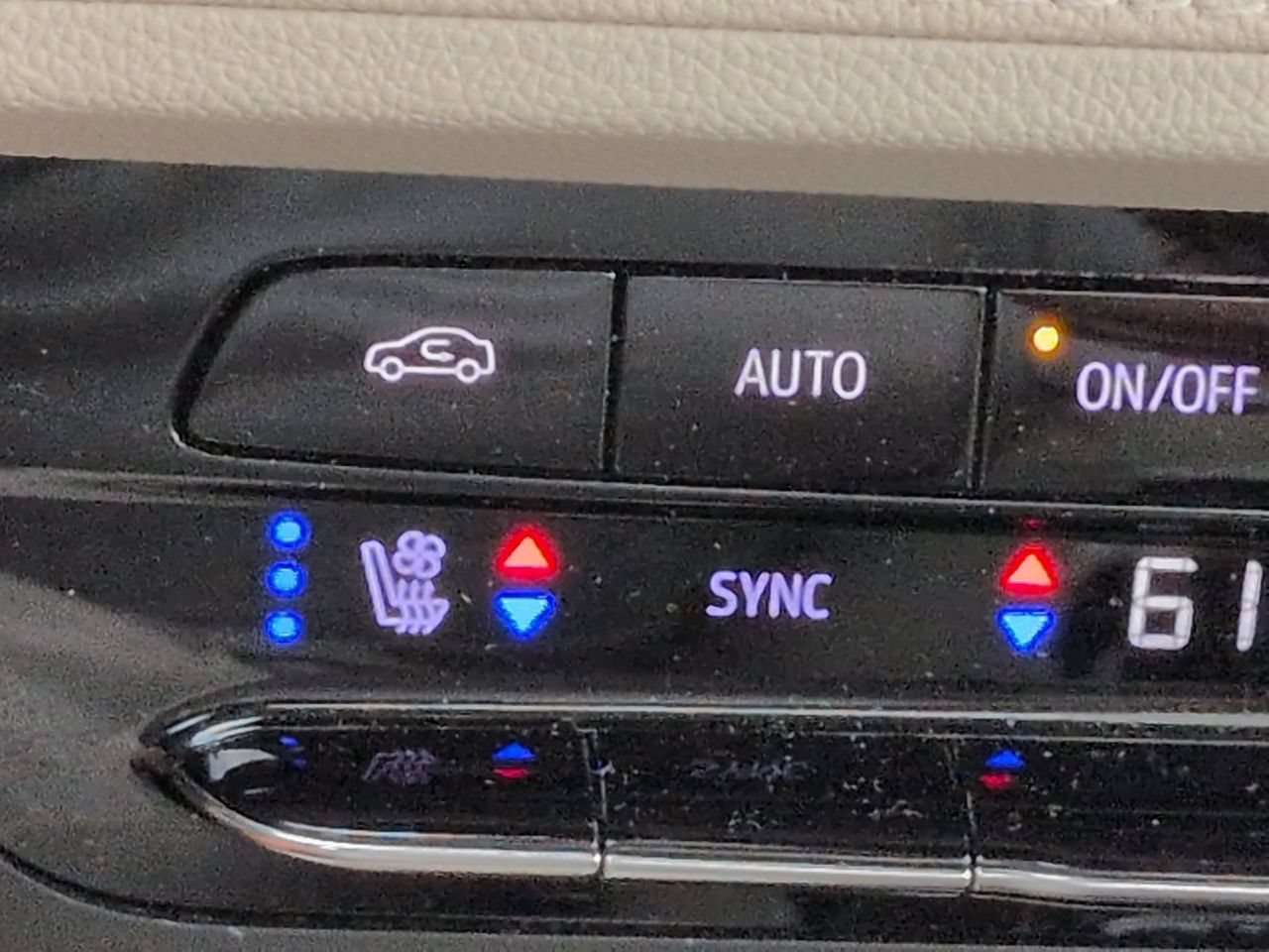 Used 2022 Buick Envision Avenir w/ Technology Package II AWD/4WD image 23