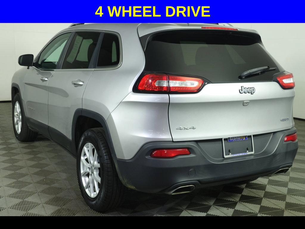 Used 2017 Jeep Cherokee Latitude AWD/4WD image 4