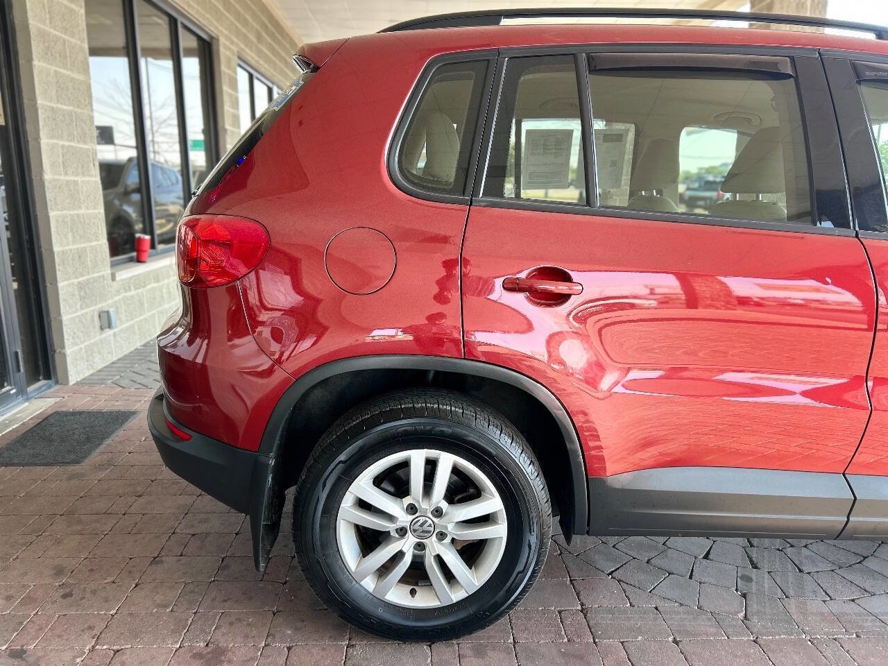 Used 2016 Volkswagen Tiguan S image 11
