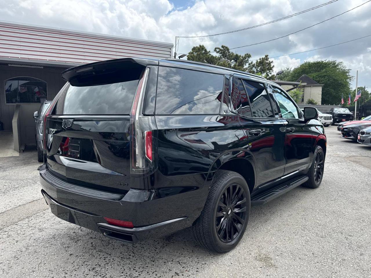 Used 2022 Cadillac Escalade Luxury AWD/4WD image 5