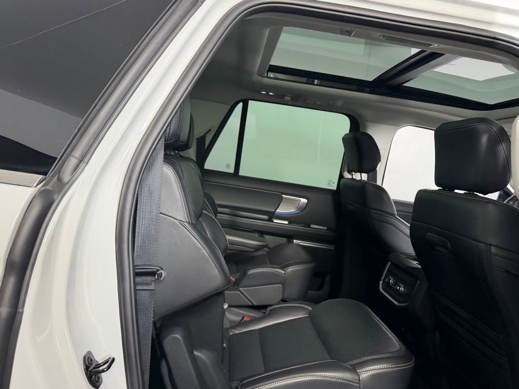 Used 2025 Ford Expedition Max Platinum AWD/4WD image 24