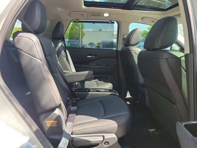 Used 2024 Nissan Pathfinder SL w/ SL Premium Package FWD image 28