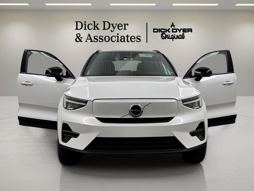 New 2024 Volvo XC40 Recharge Core w/ Protection Package Premier image 12