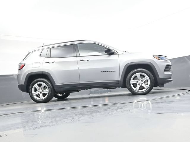 Used 2023 Jeep Compass Latitude w/ Sun and Sound Group AWD/4WD image 31