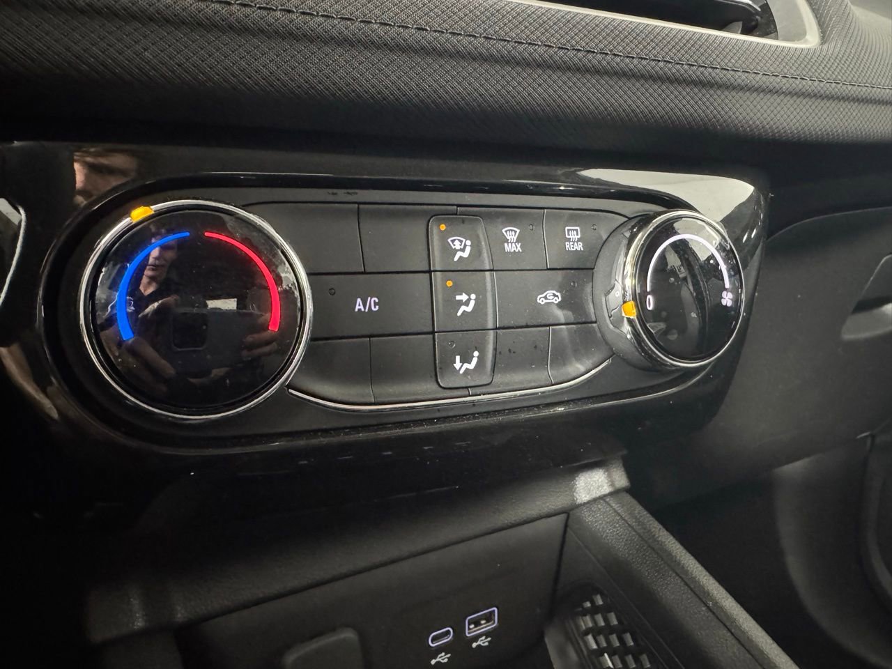 Used 2025 Chevrolet TrailBlazer LT AWD/4WD image 25