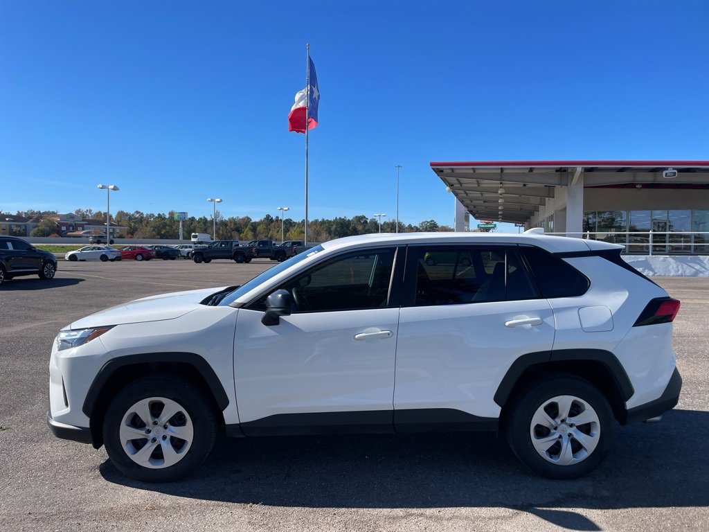 Used 2024 Toyota RAV4 LE image 4
