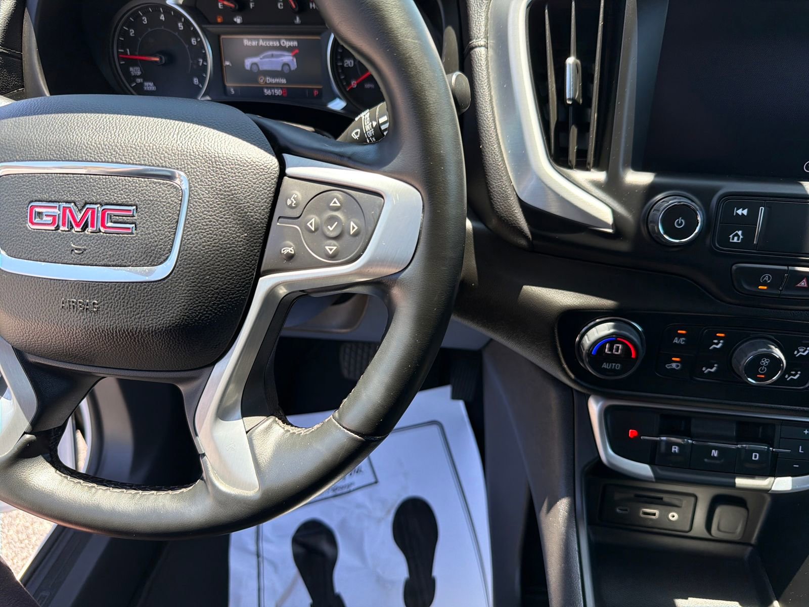 Used 2024 GMC Terrain SLT FWD image 16