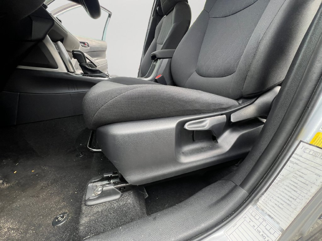 Used 2025 Toyota Corolla Cross LE FWD image 23