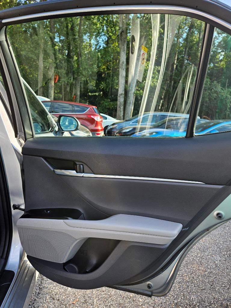 Used 2018 Toyota Camry LE image 30