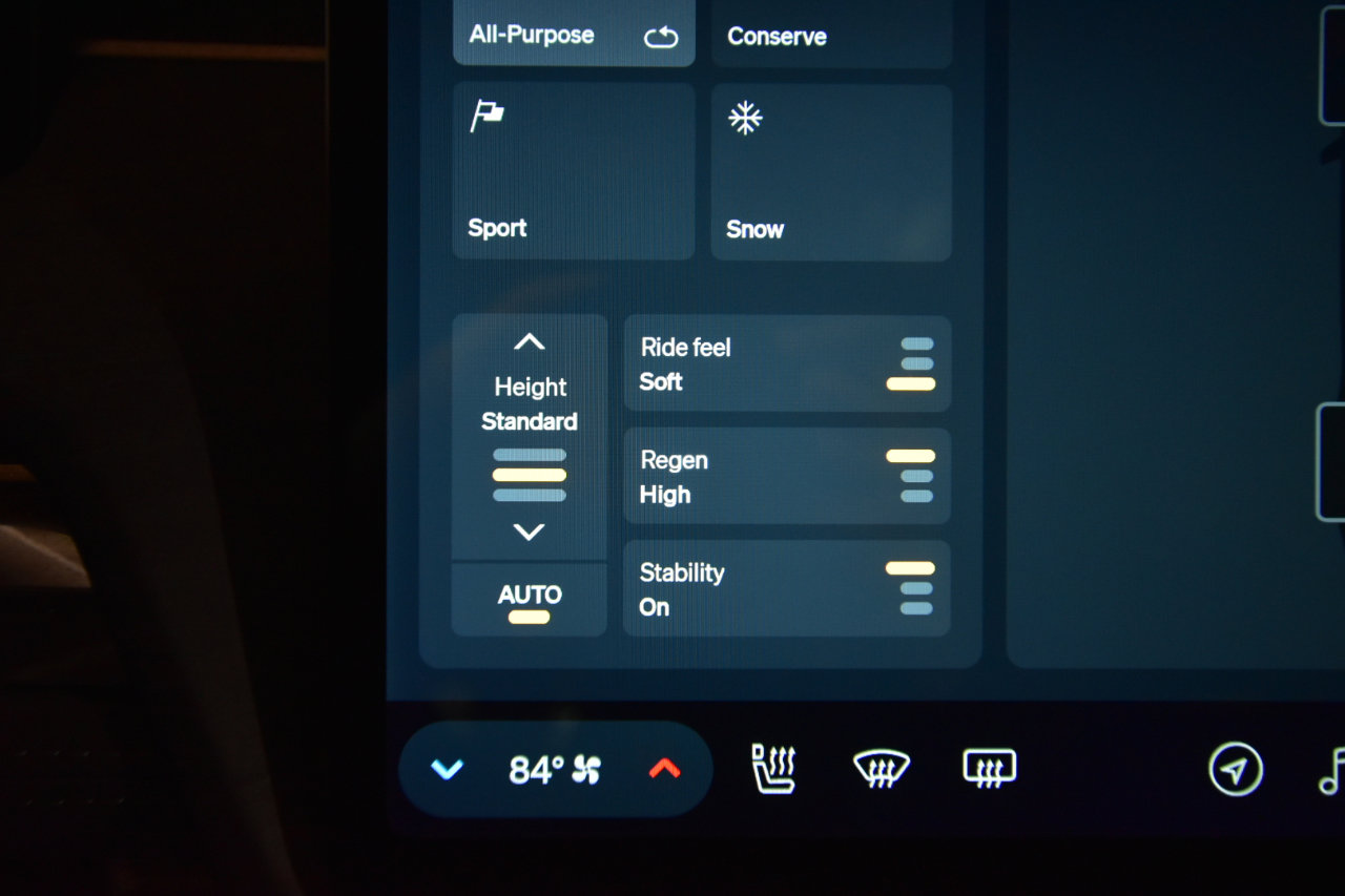 Used 2022 Rivian R1T Adventure image 32