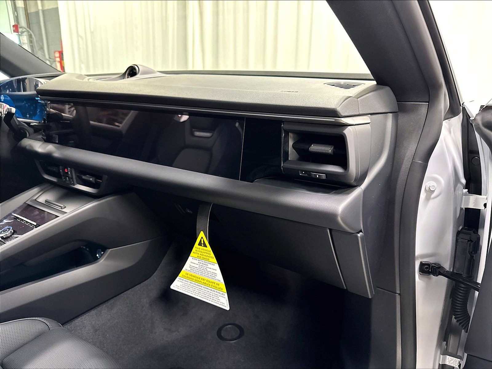 New 2026 Porsche Macan Electric RWD image 27
