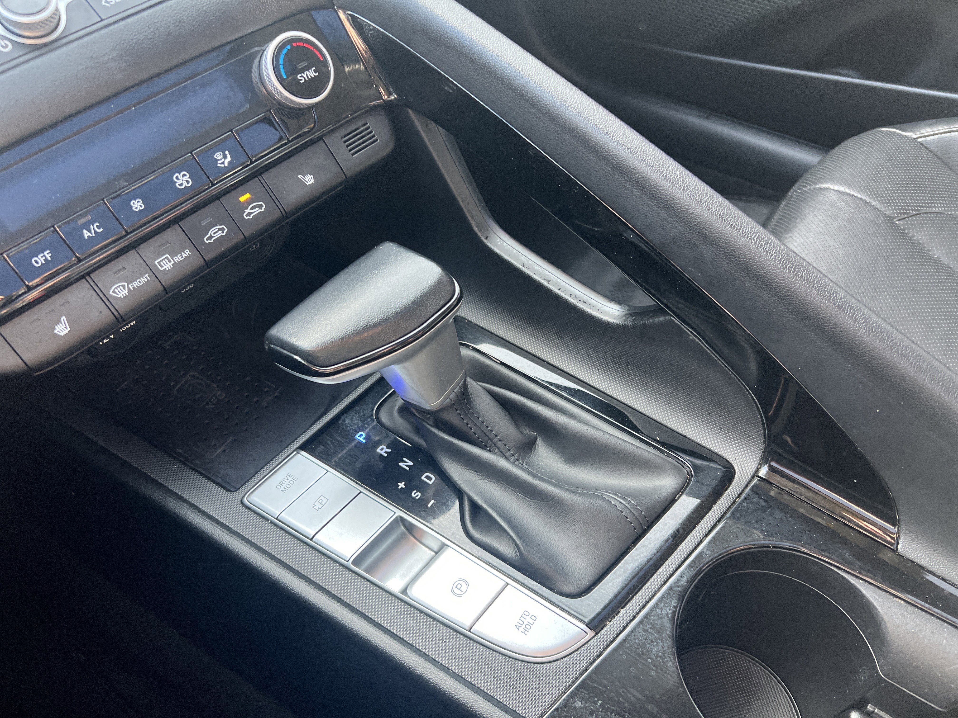 Used 2022 Hyundai Elantra Limited image 25