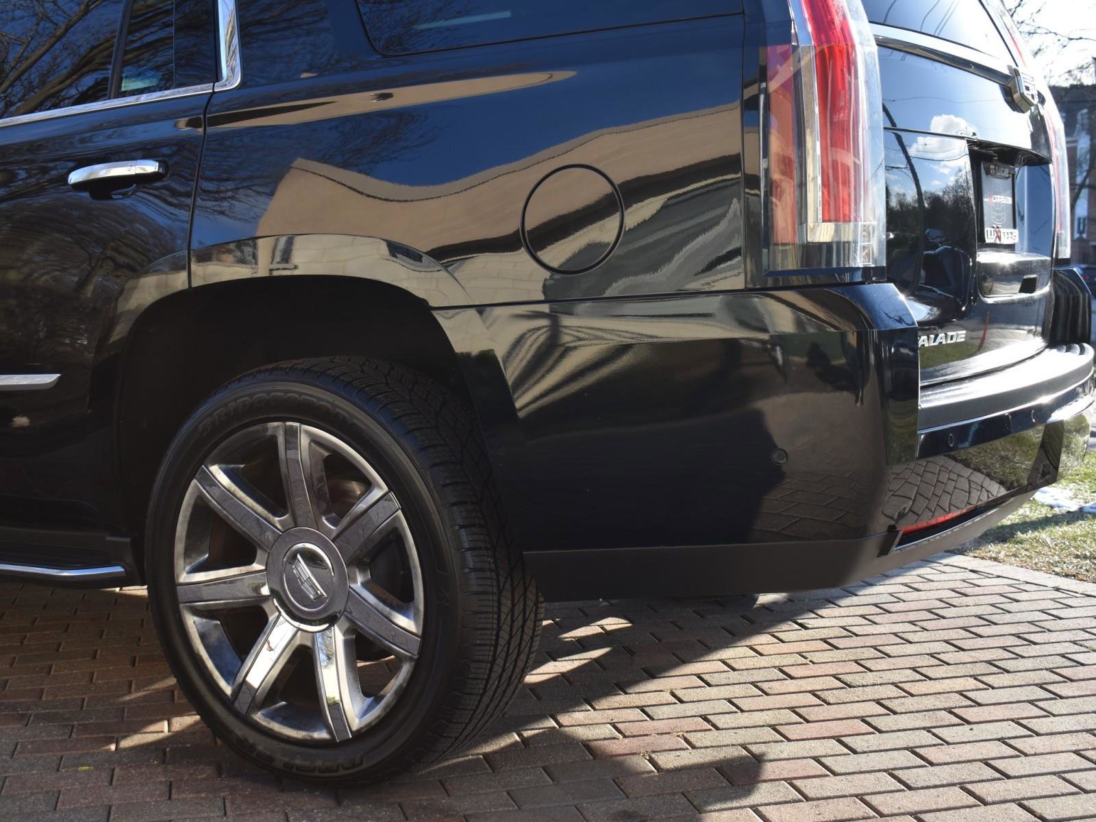 Used 2017 Cadillac Escalade Luxury image 11