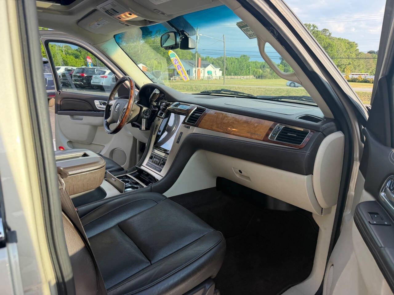 Used 2013 Cadillac Escalade ESV Platinum AWD/4WD image 13