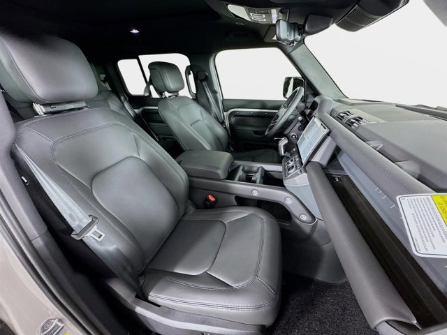 Used 2026 Land Rover Defender 130 X-Dynamic SE image 30