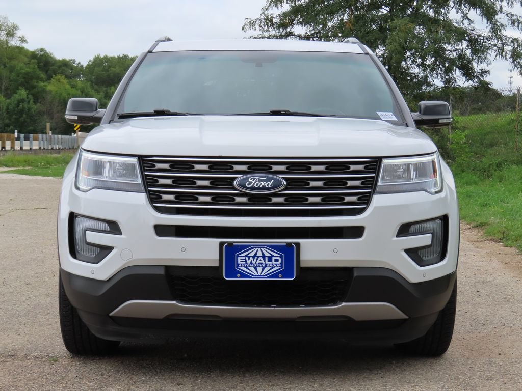 Used 2017 Ford Explorer XLT w/ Equipment Group 202A AWD/4WD image 14