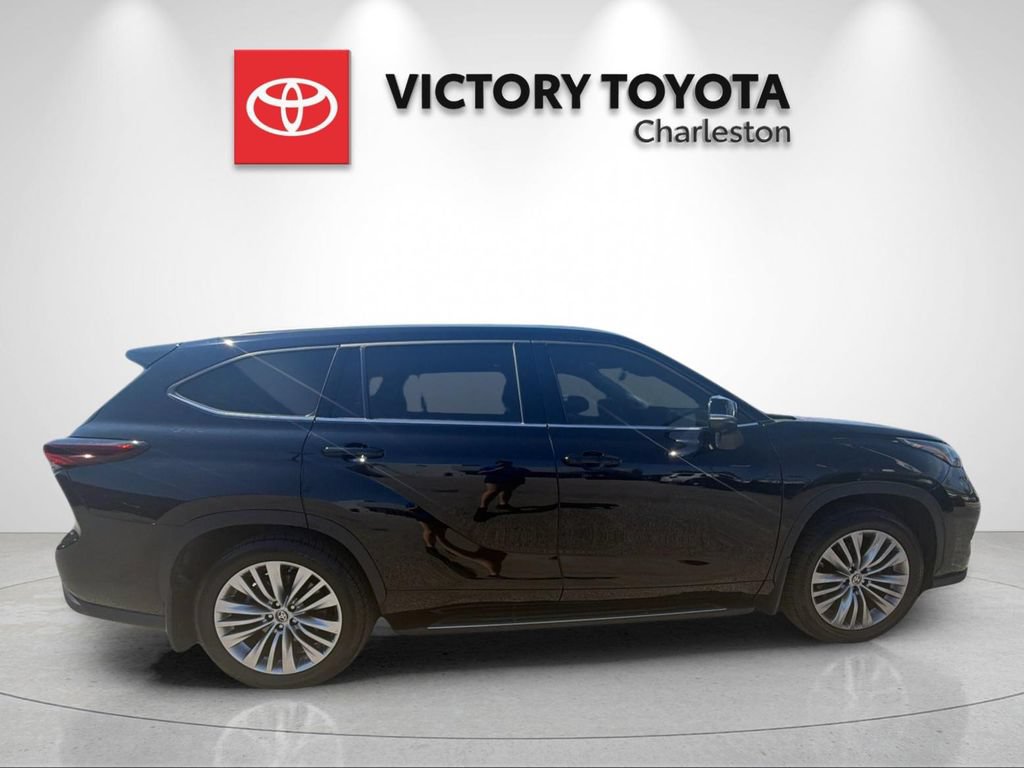 Used 2025 Toyota Highlander Platinum AWD/4WD image 6