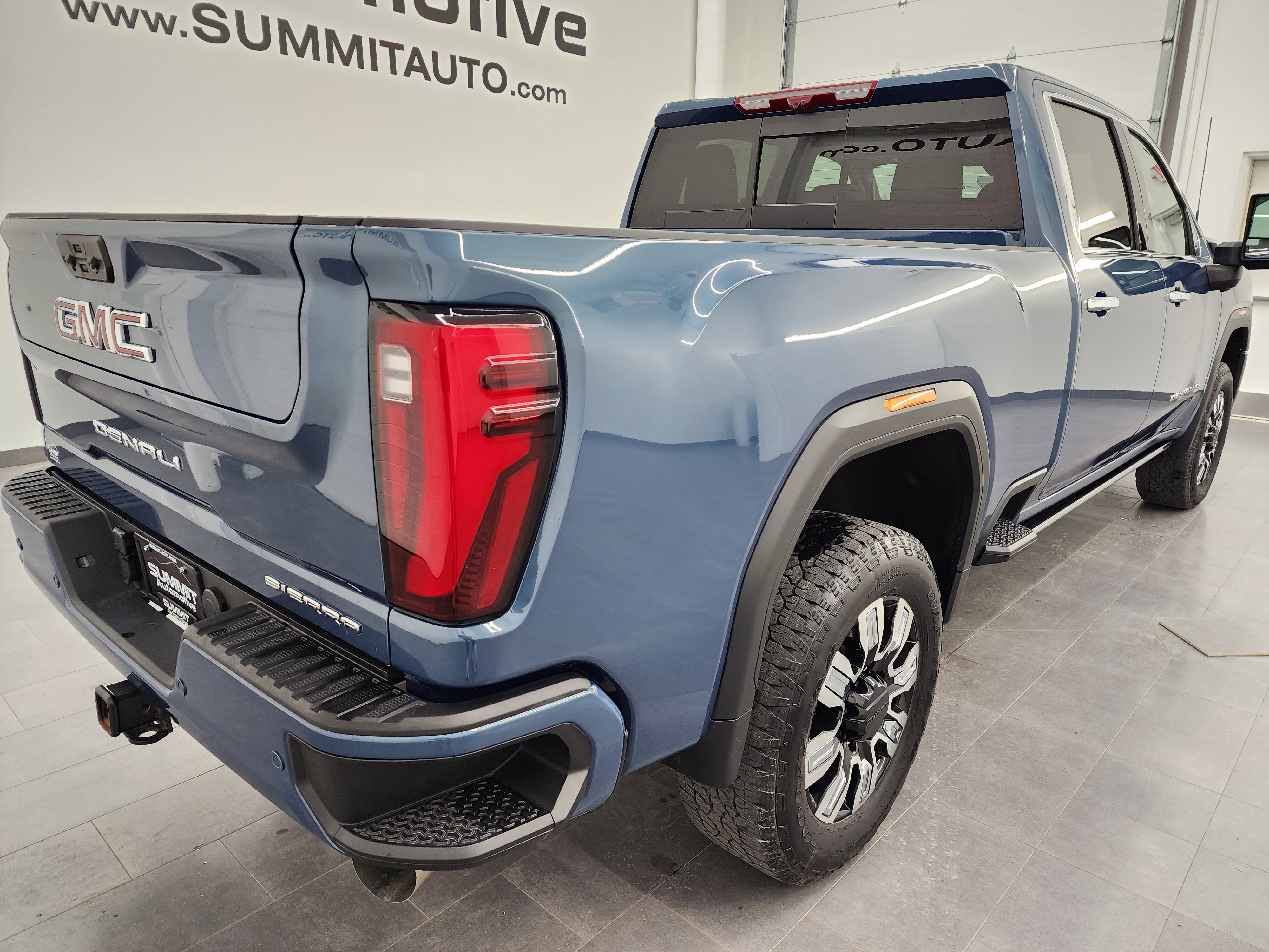 Used 2024 GMC Sierra 2500 Denali w/ Denali Reserve Package image 5