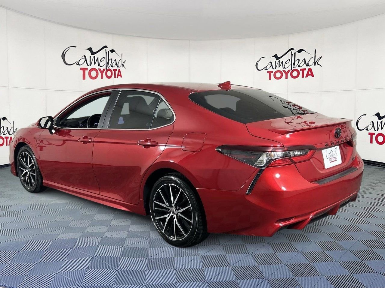 Used 2023 Toyota Camry SE w/ Convenience Package FWD image 6