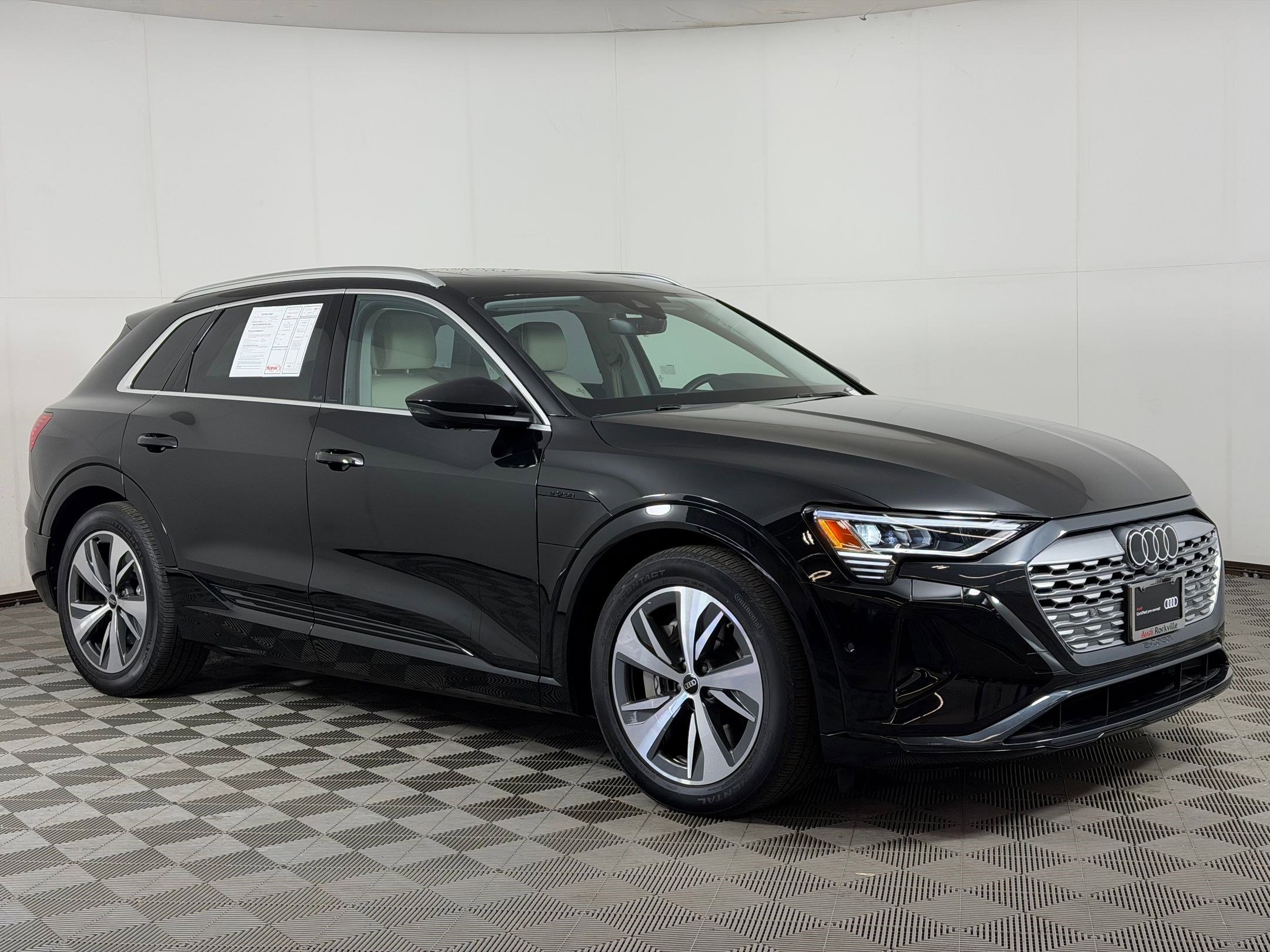 Used 2024 Audi Q8 e-tron Premium Plus w/ Premium Plus Package image 7