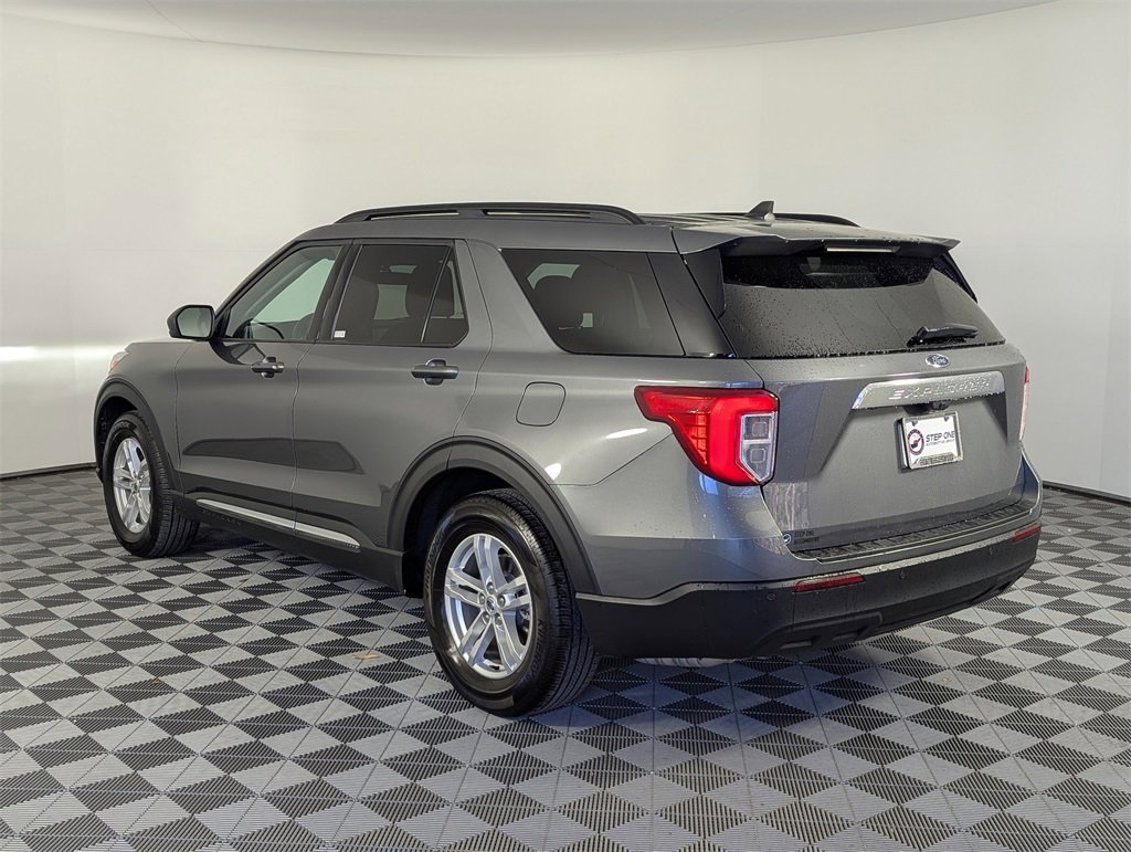 Used 2024 Ford Explorer XLT image 7