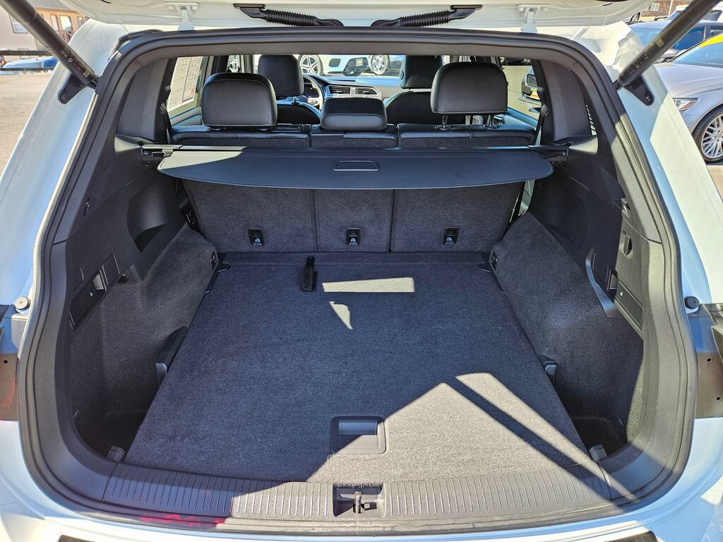 Used 2024 Volkswagen Tiguan SE R-Line AWD/4WD image 11