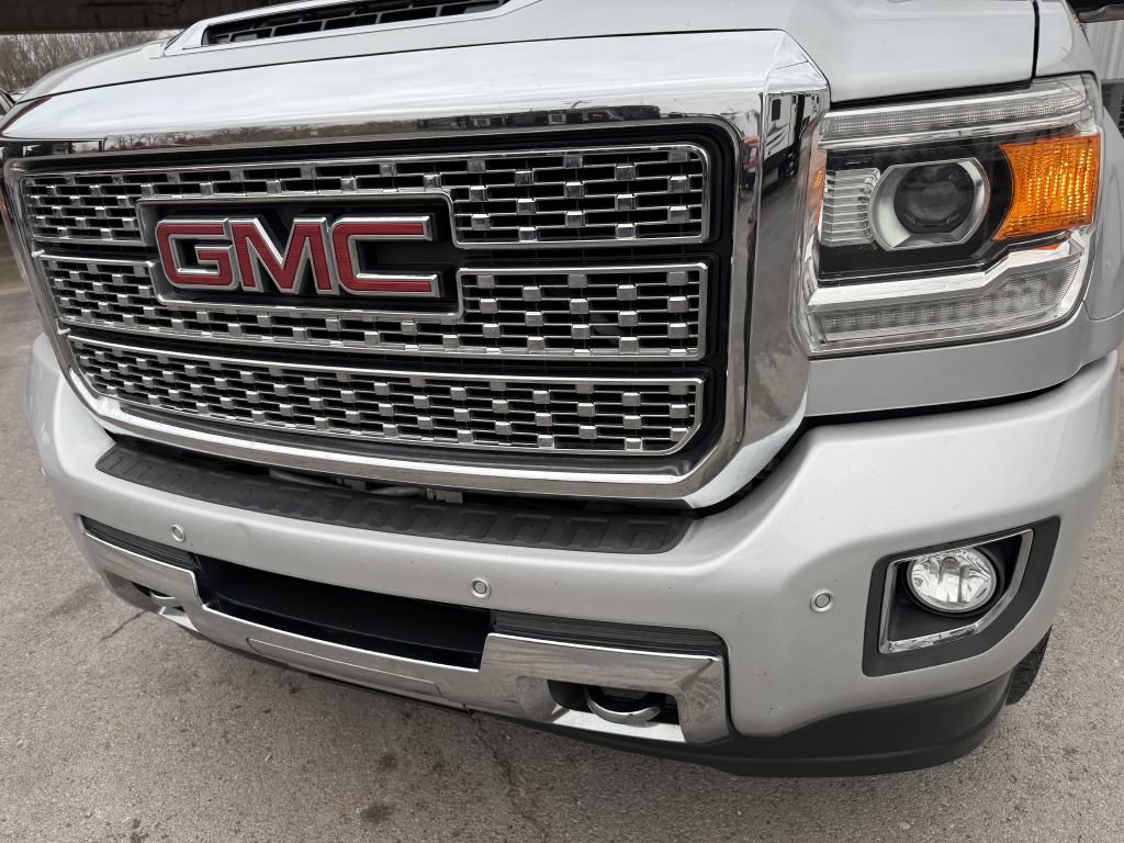 Used 2019 GMC Sierra 2500 Denali w/ Duramax Plus Package AWD/4WD image 16