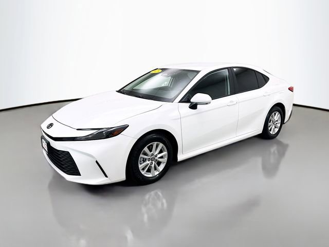 Used 2025 Toyota Camry LE image 3