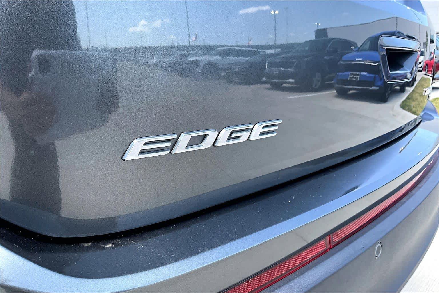 Used 2016 Ford Edge Titanium FWD image 28
