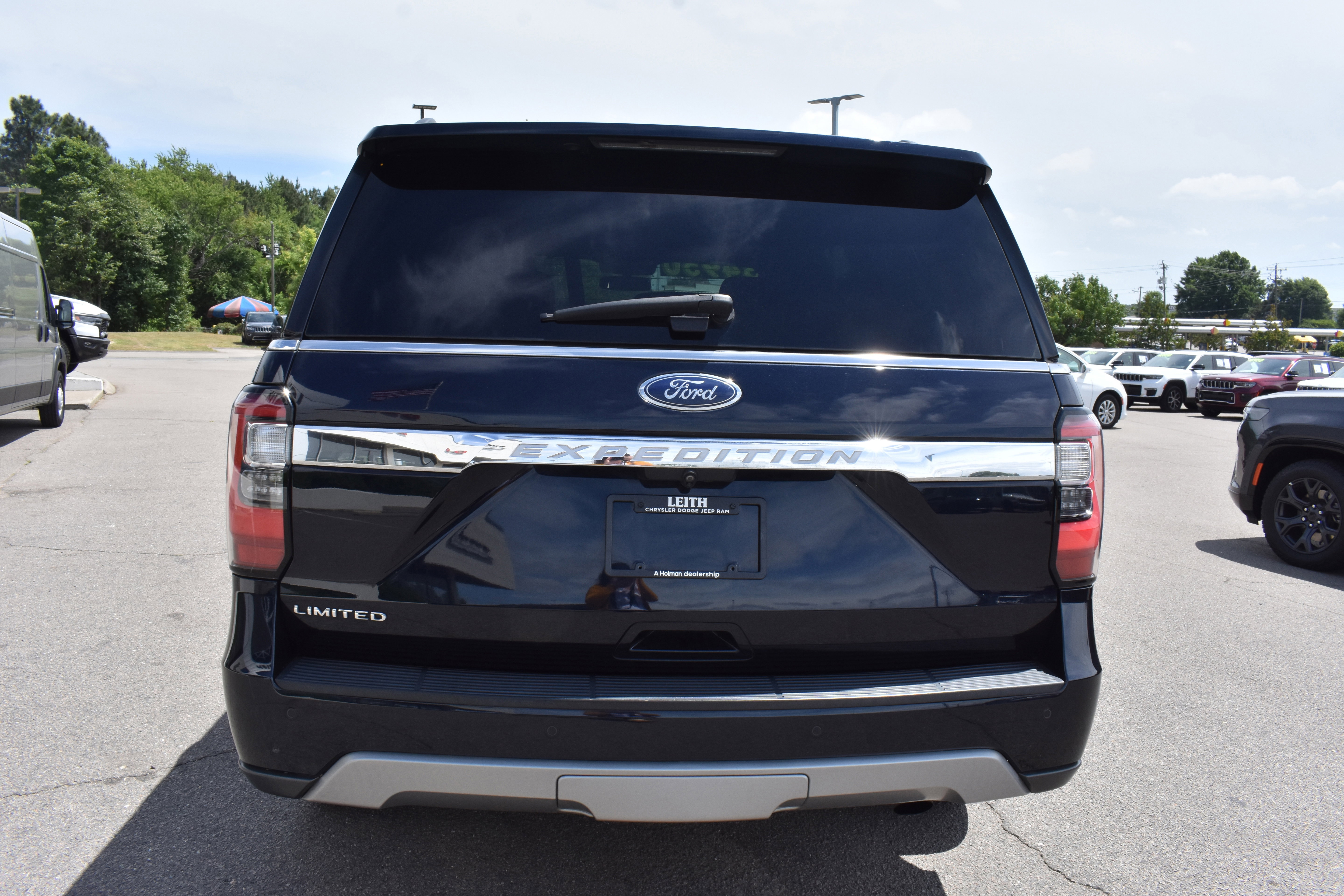 Used 2021 Ford Expedition Limited AWD/4WD image 8