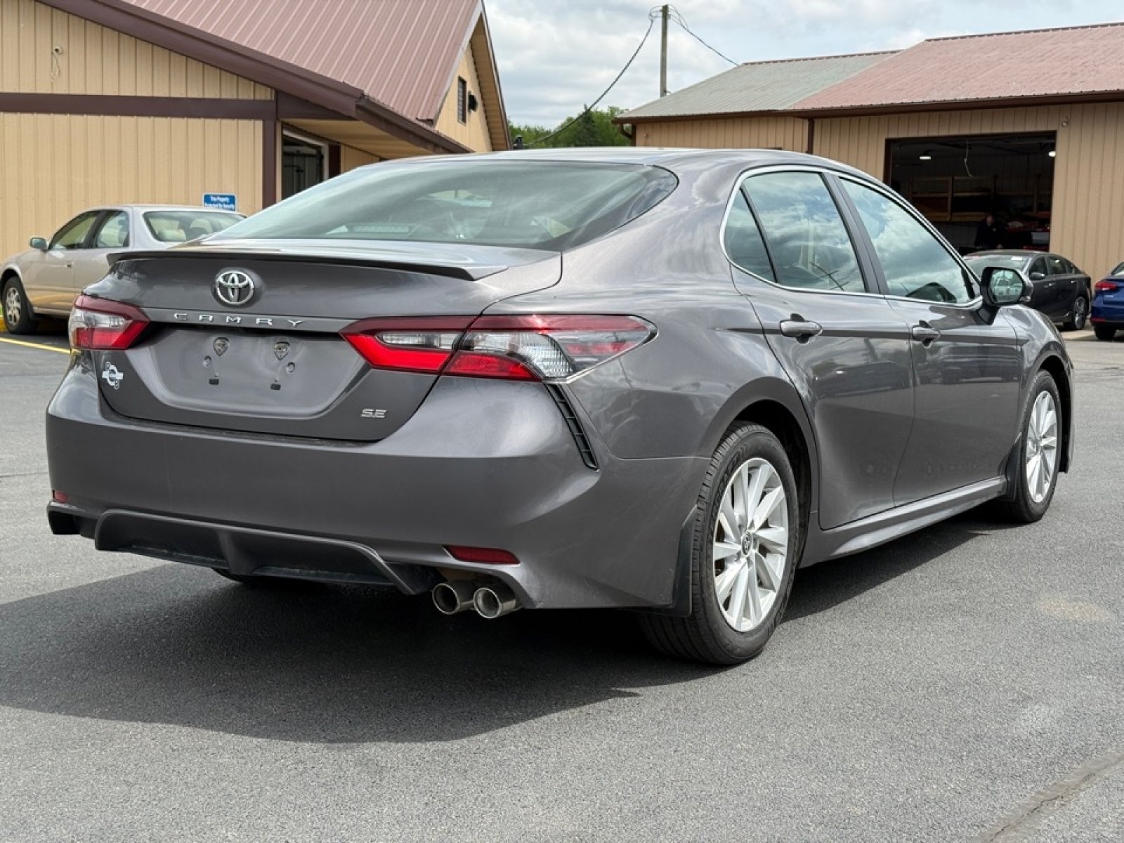 Used 2023 Toyota Camry SE FWD image 8