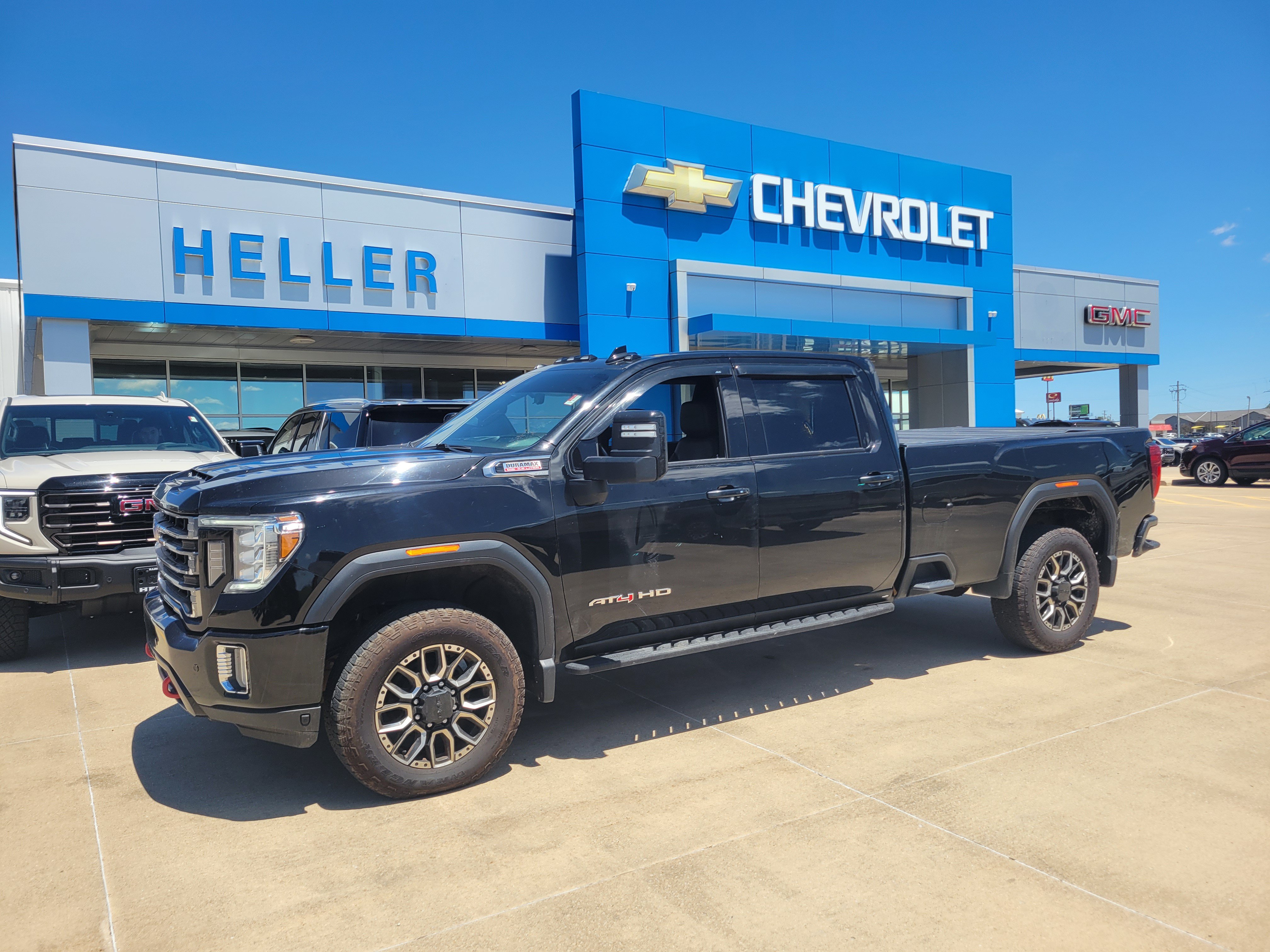 Used 2022 GMC Sierra 2500 AT4 w/ AT4 Preferred Package AWD/4WD image 3