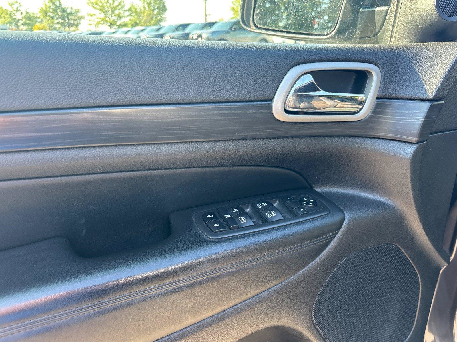 Used 2020 Jeep Grand Cherokee Altitude AWD/4WD image 14