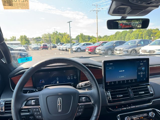 Used 2024 Lincoln Navigator L Reserve AWD/4WD image 19