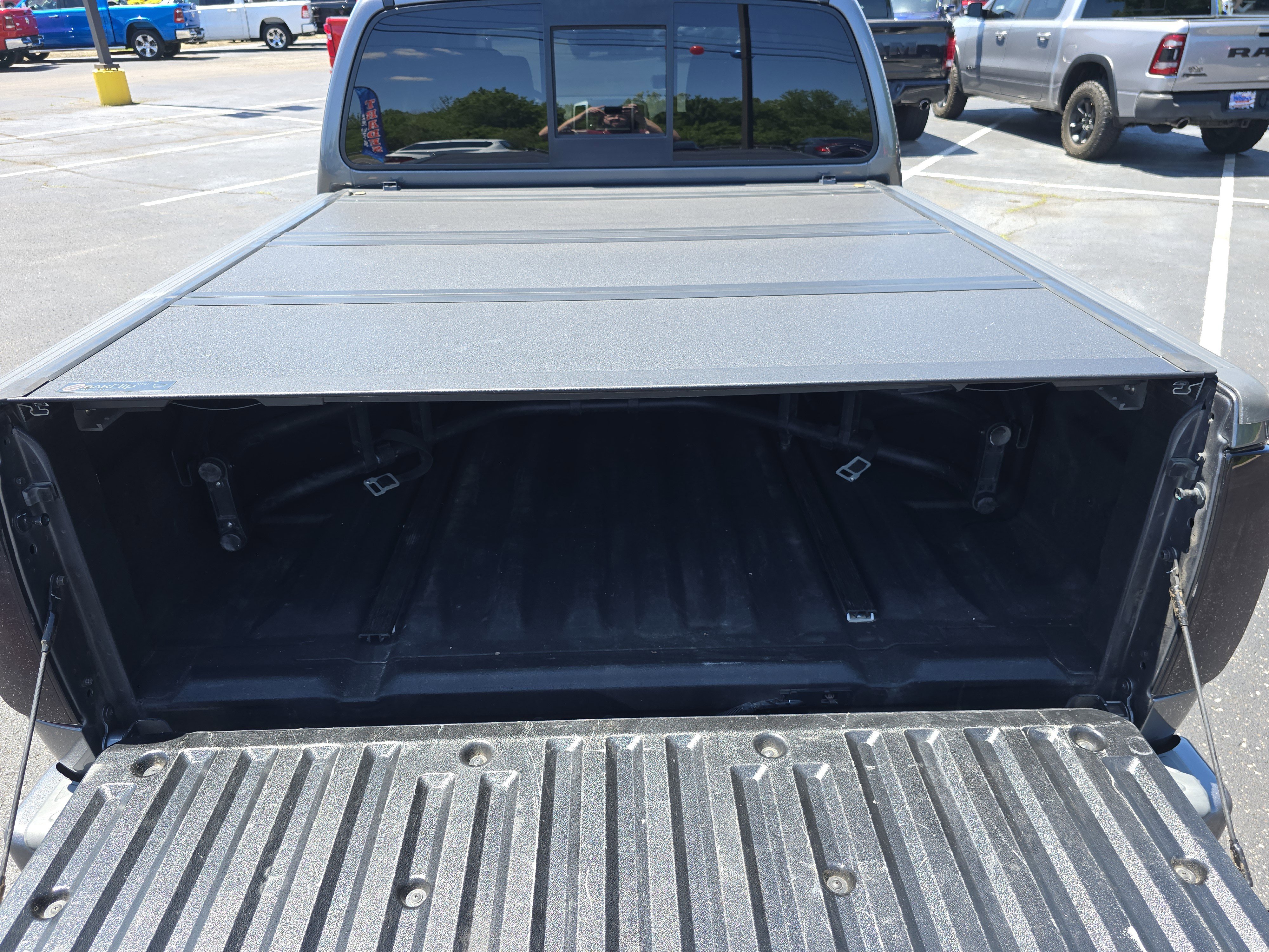 Used 2019 Nissan Frontier SV w/ Value Truck Package AWD/4WD image 18