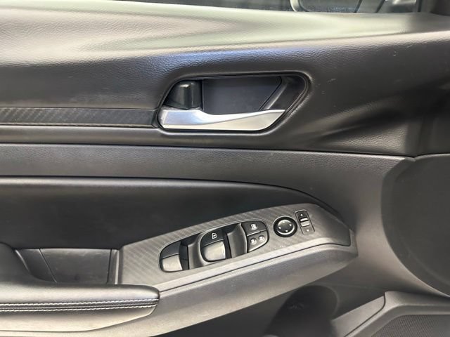 Used 2024 Nissan Altima 2.5 SV FWD image 22