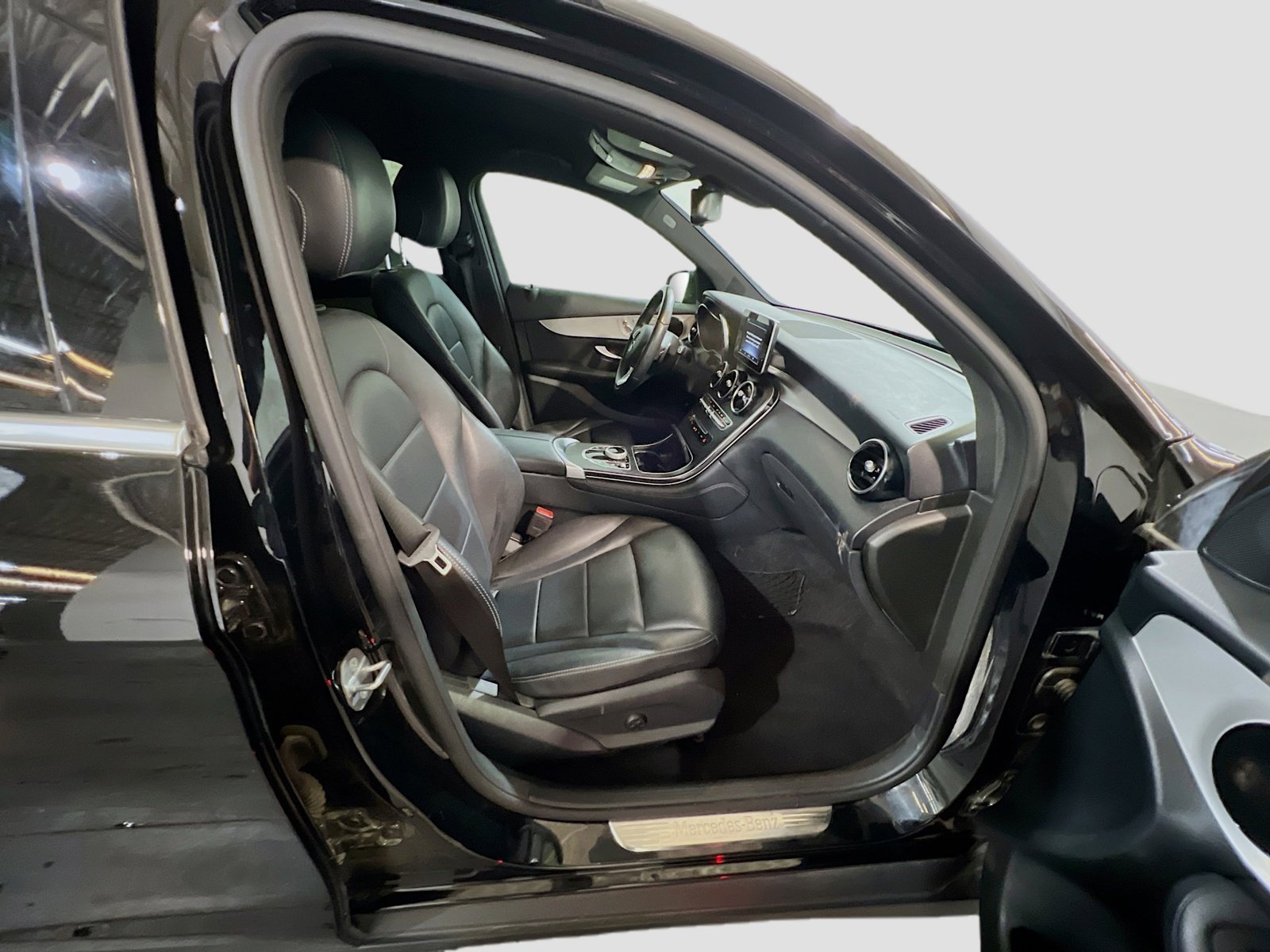 Used 2019 Mercedes-Benz GLC 300 4MATIC image 21