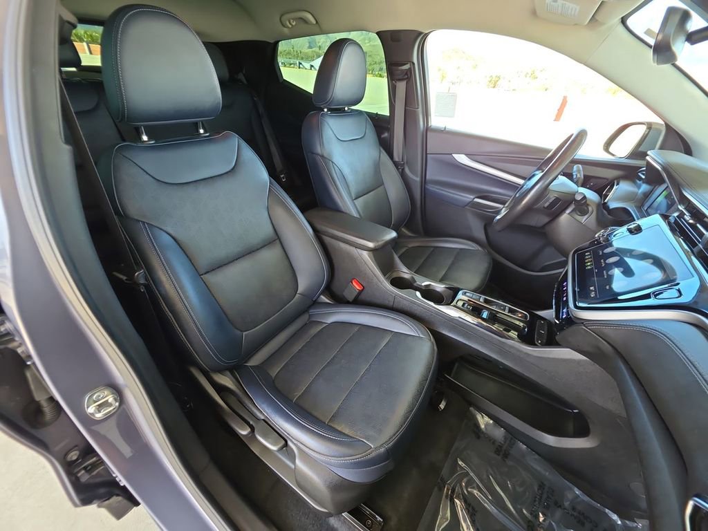 Used 2022 Chevrolet Bolt EUV LT w/ Convenience Package image 29