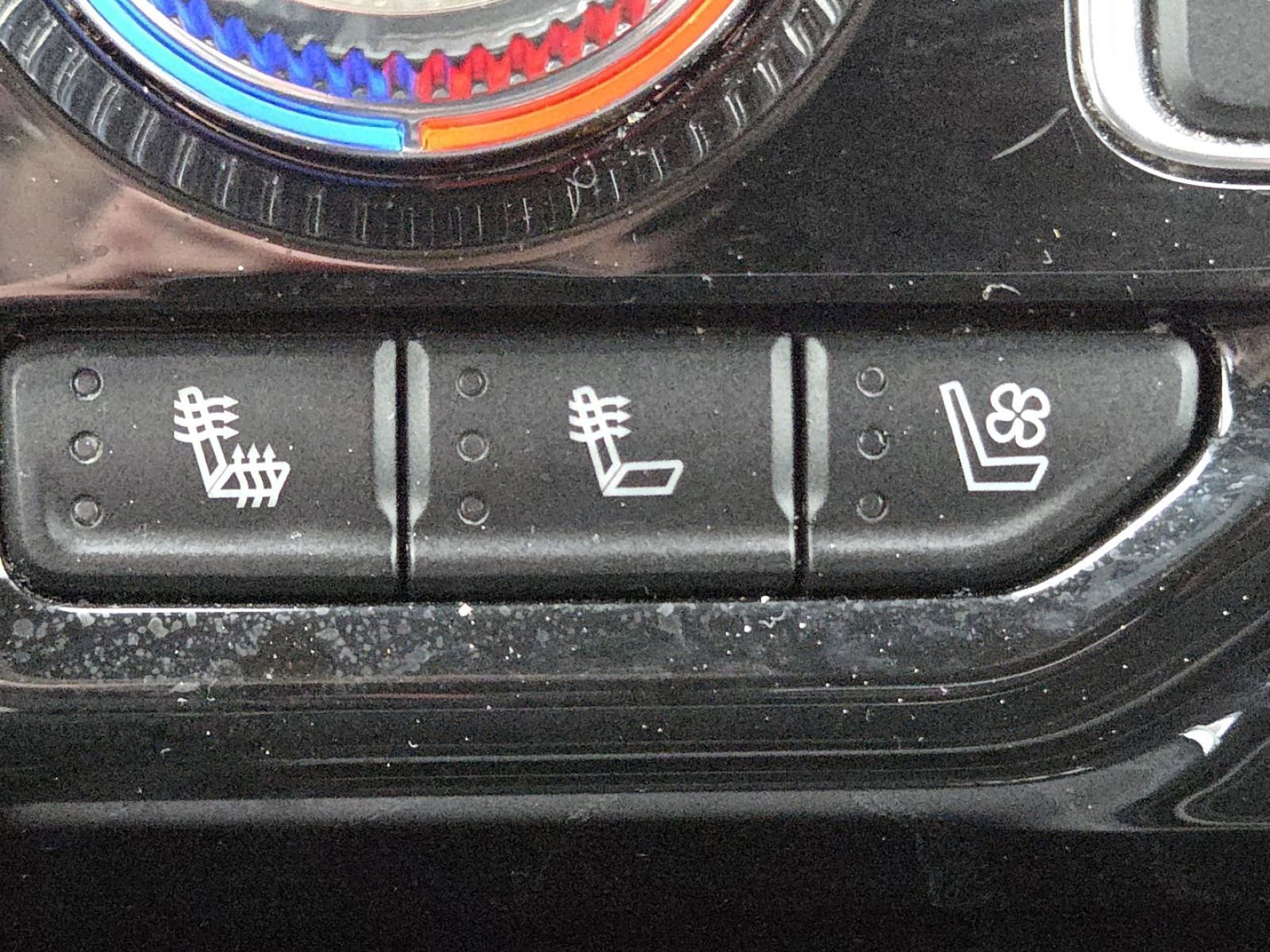 Used 2023 GMC Yukon XL Denali w/ Denali Reserve Package image 7