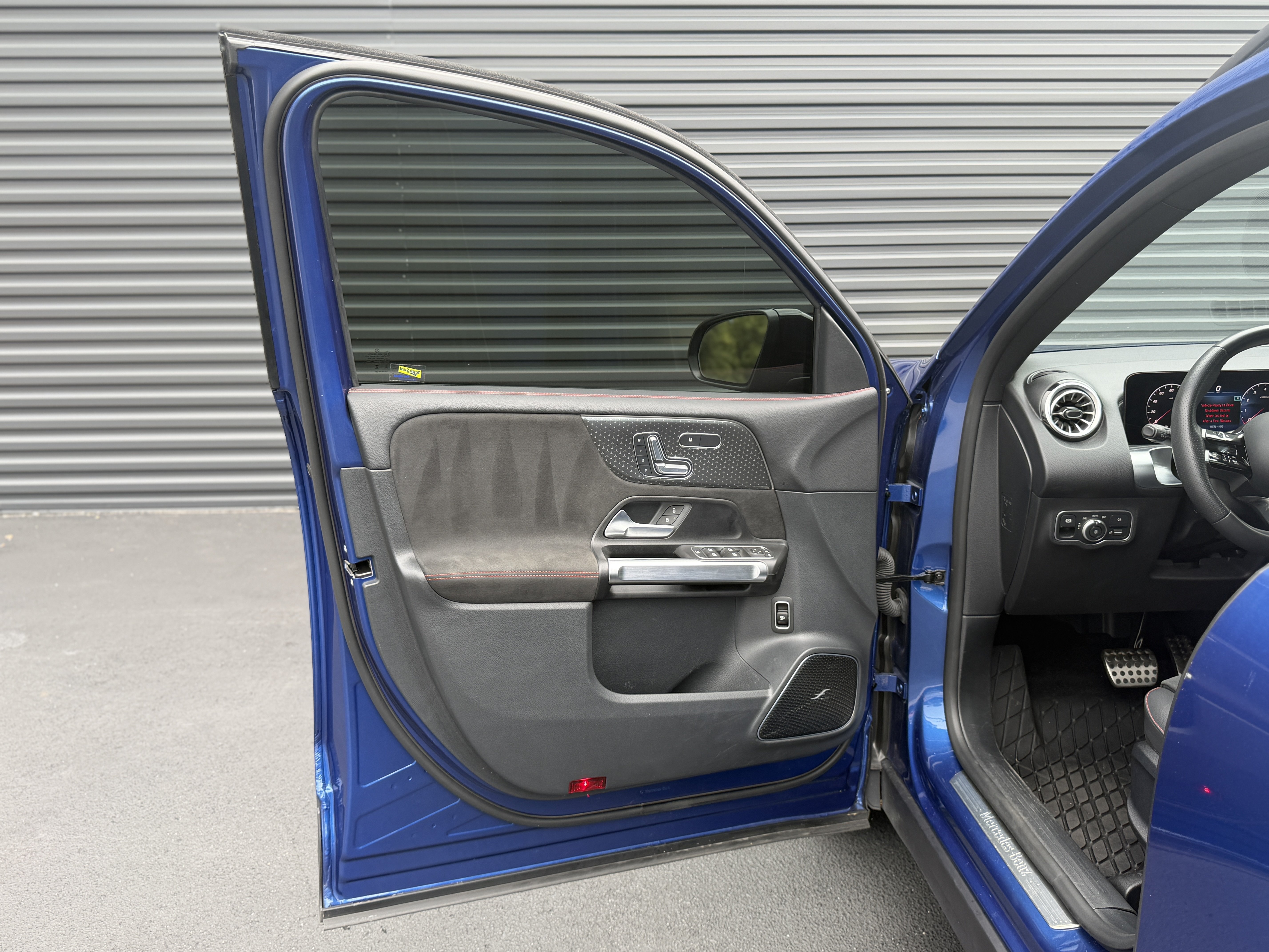 Used 2024 Mercedes-Benz GLB 250 image 19
