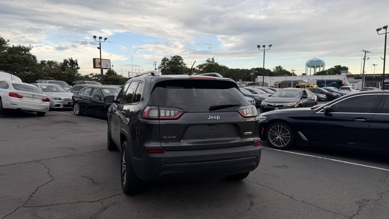 Used 2019 Jeep Cherokee Latitude Plus w/ Cold Weather Group AWD/4WD image 7