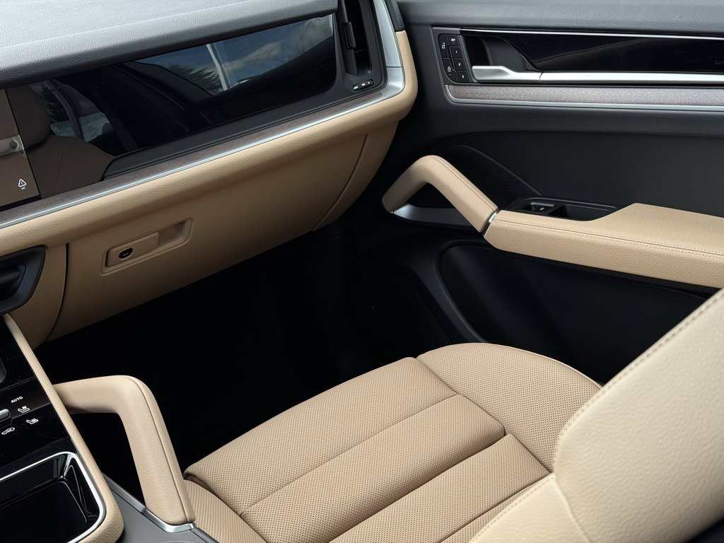 New 2025 Porsche Cayenne E-Hybrid image 50